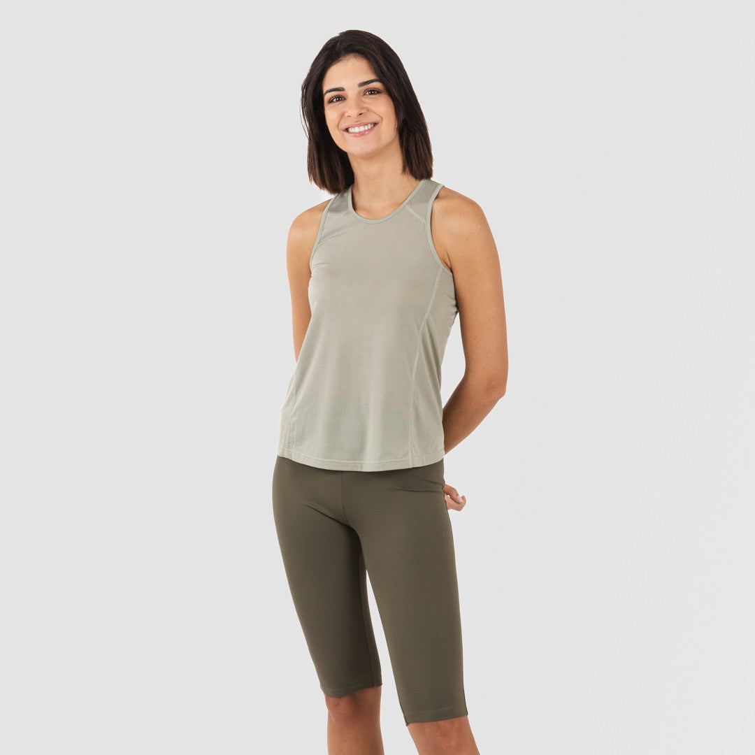 Completo sportivo da donna con leggings corti e spalline