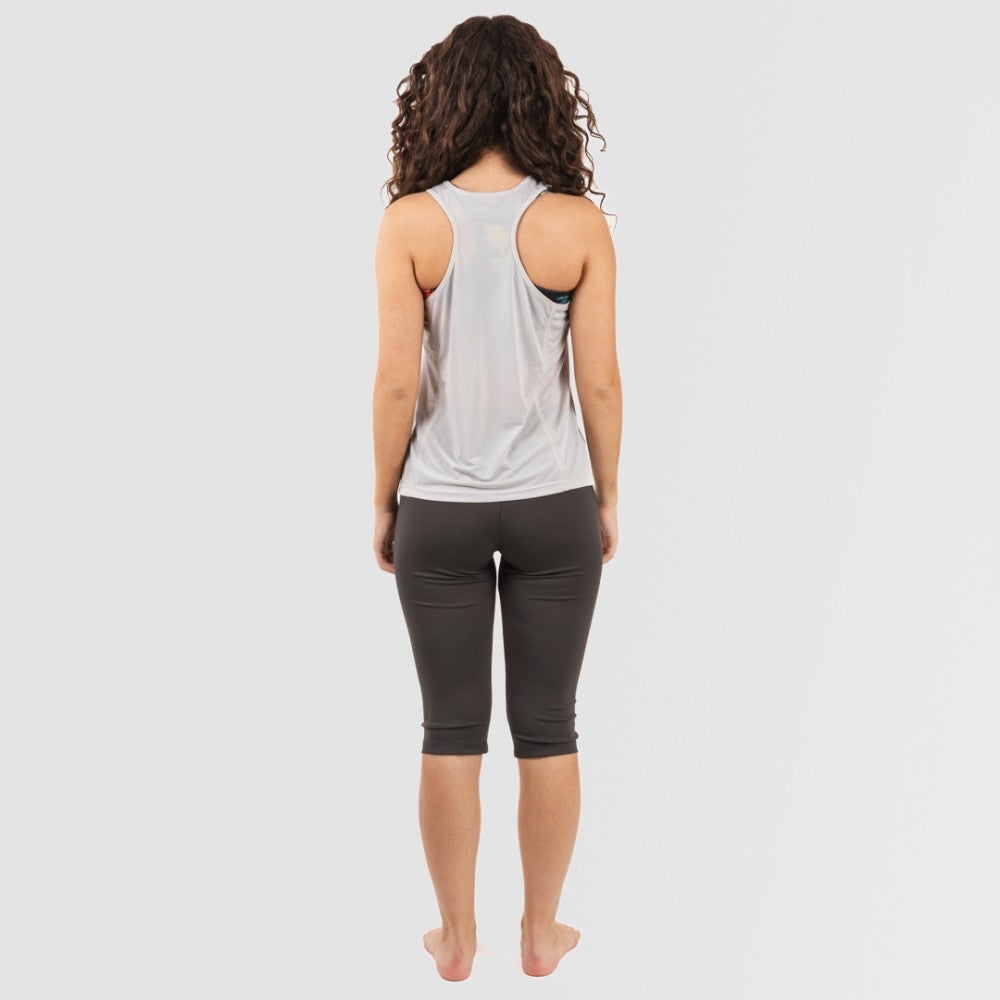 Completo sportivo da donna con leggings corti e spalline