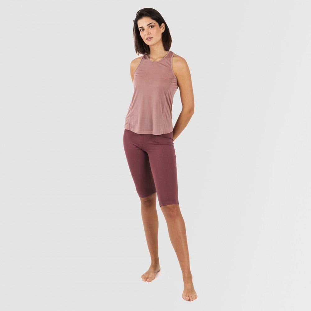 Completo sportivo da donna con leggings corti e spalline