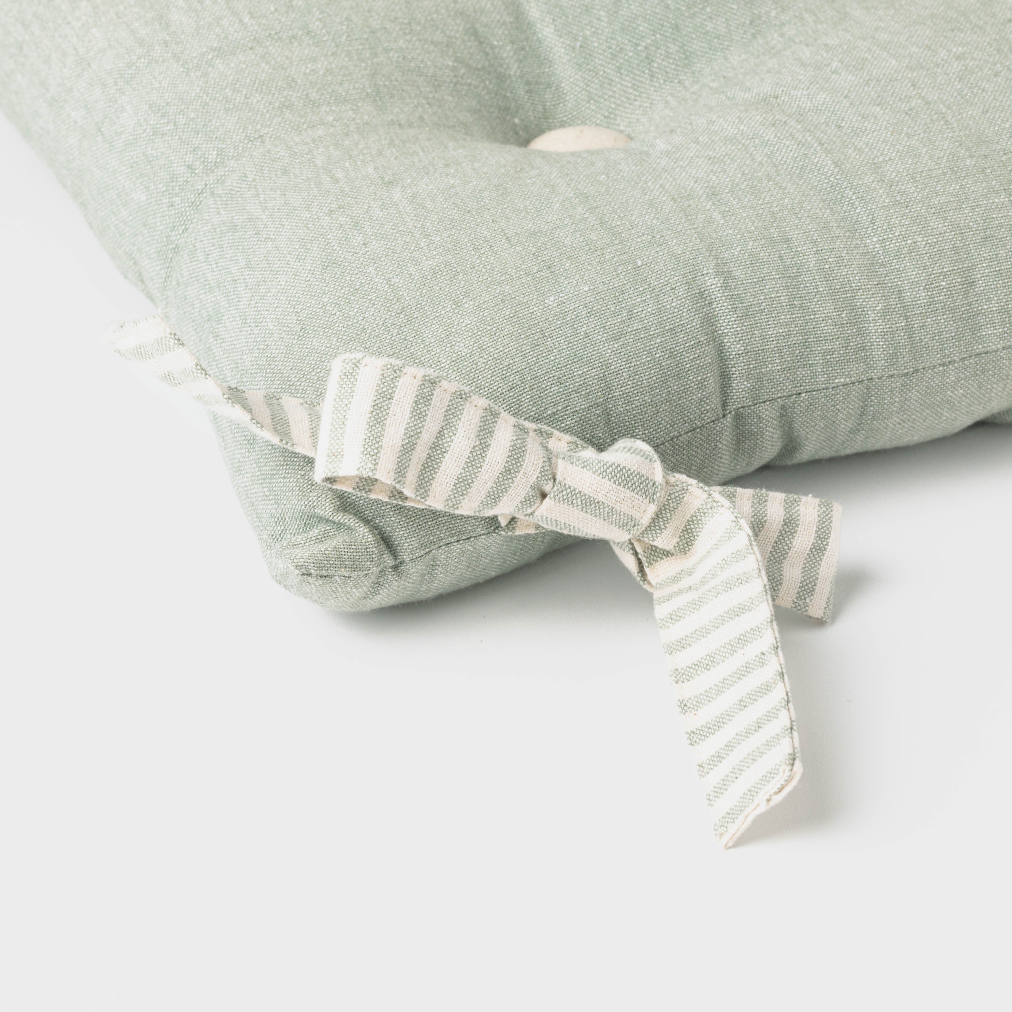 CUSCINO IN COTONE TINTA UNITA CON BOTTONI 0031