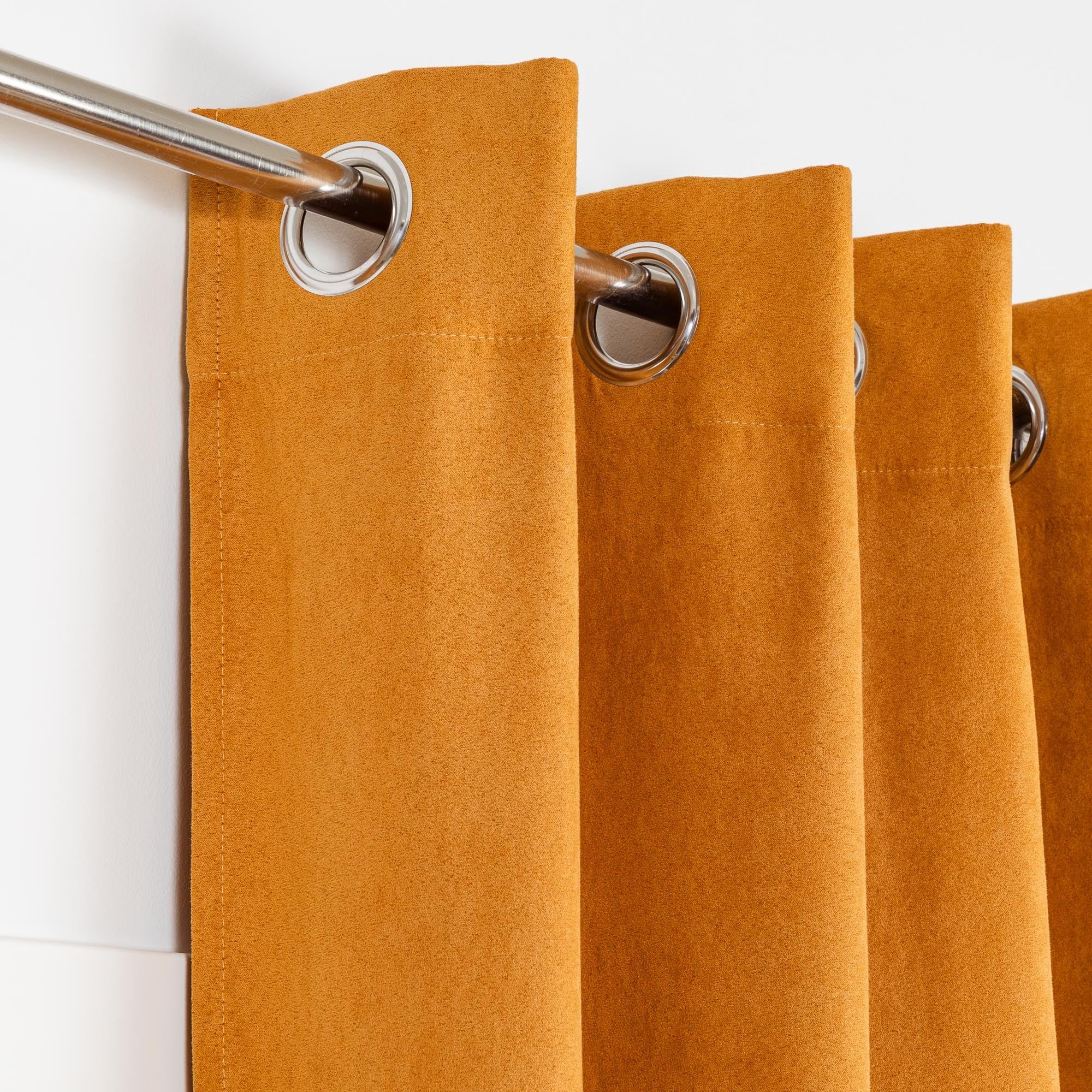 TENDA CON OCCHIELLI IN CAMOSCIO