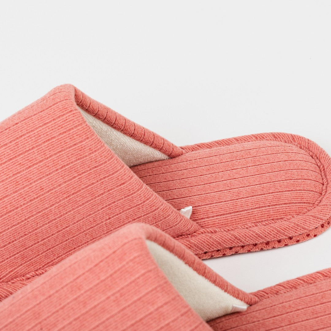 Scarpa Canale a righe larghe con dettagli semplici