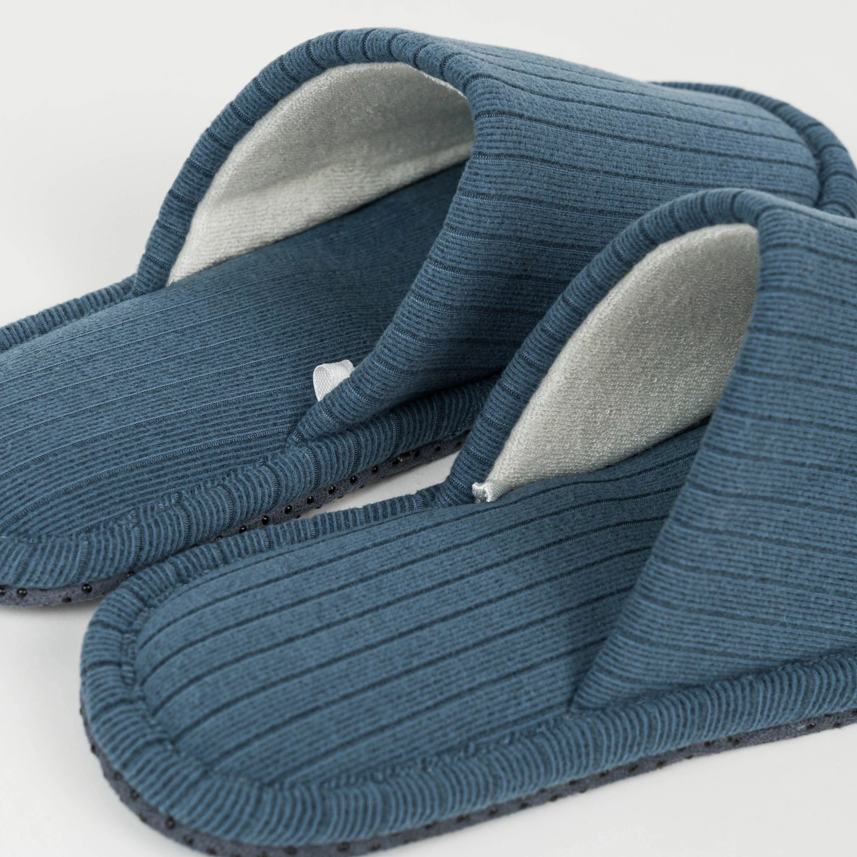 Scarpa Canale a righe larghe con dettagli semplici