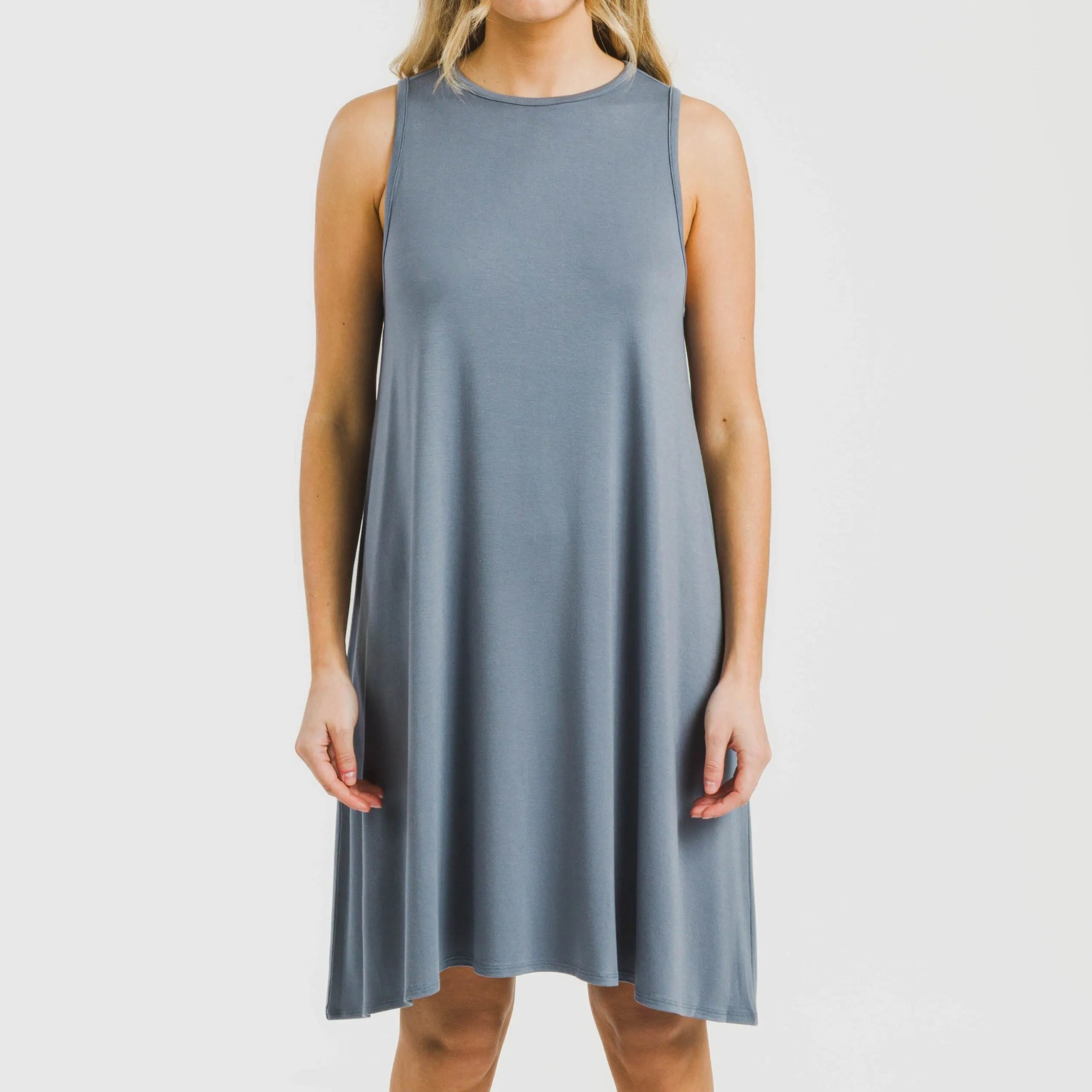 ABITO CORTO CON SPALLINE IN VISCOSA TINTA UNITA