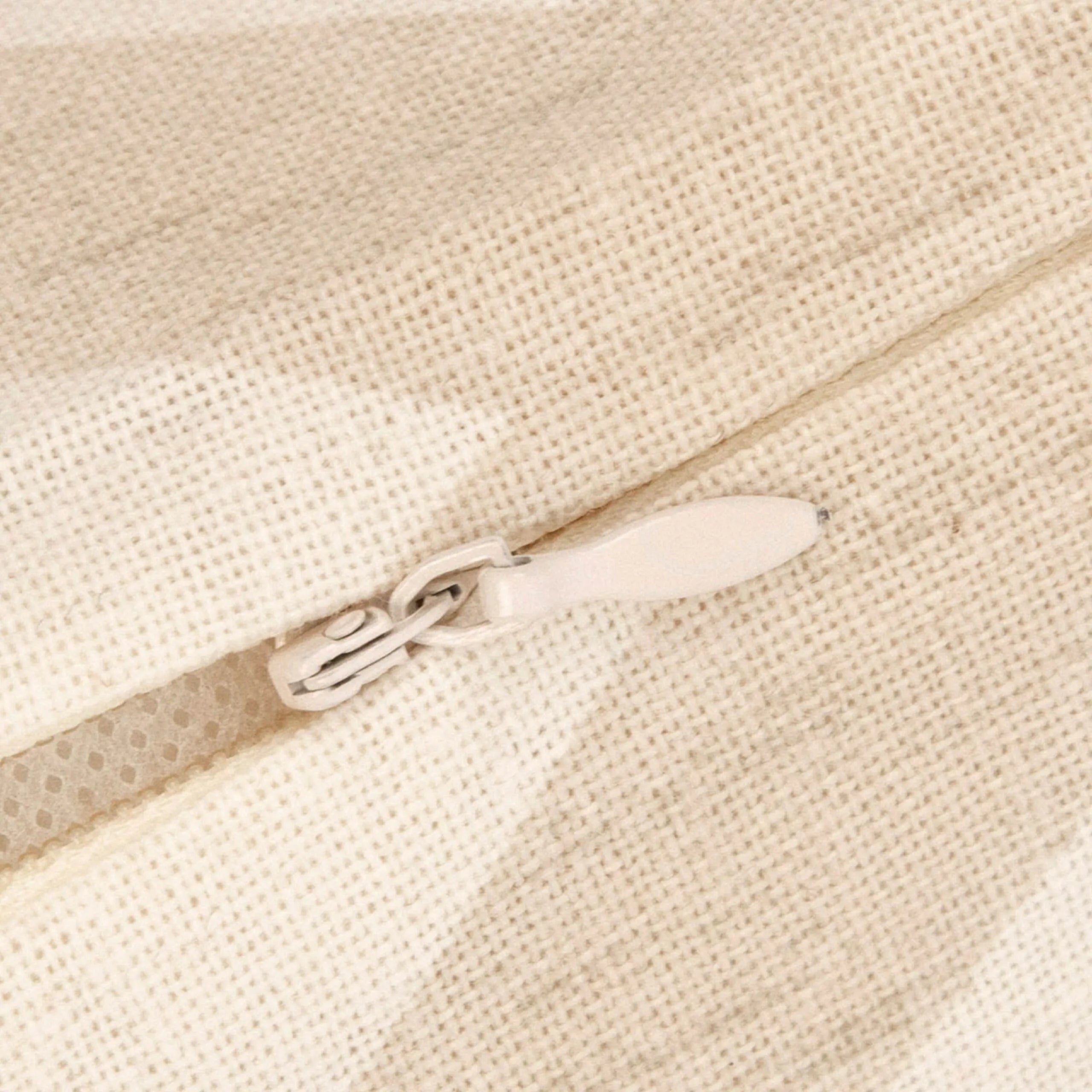 CUSCINO ANTIMACCHIA NELA