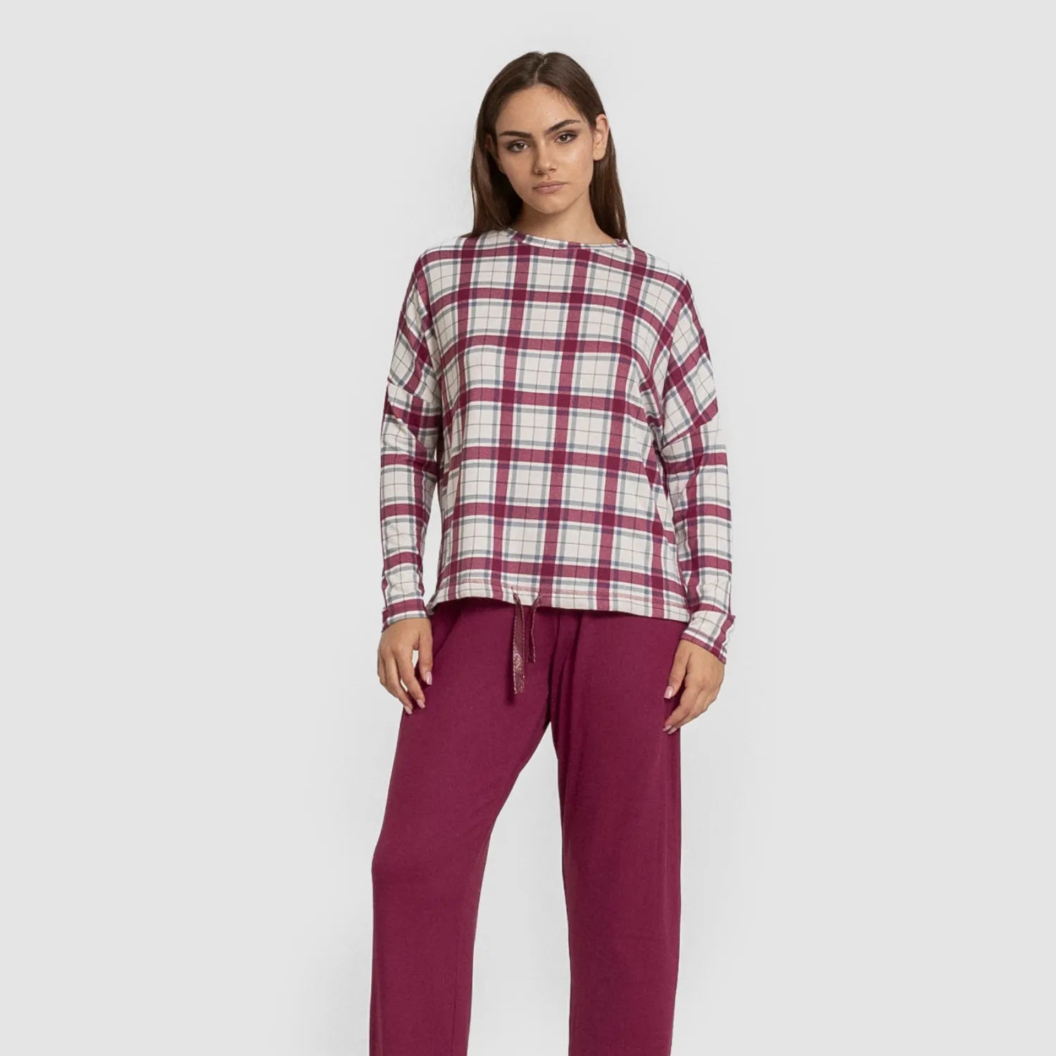 PIGIAMA LUNGO DA DONNA SEGRETO NELLA FOTO DI DALIS