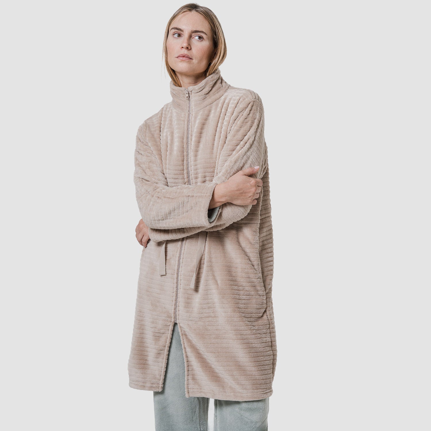 Bata terciopelo raya cremallera Beige
