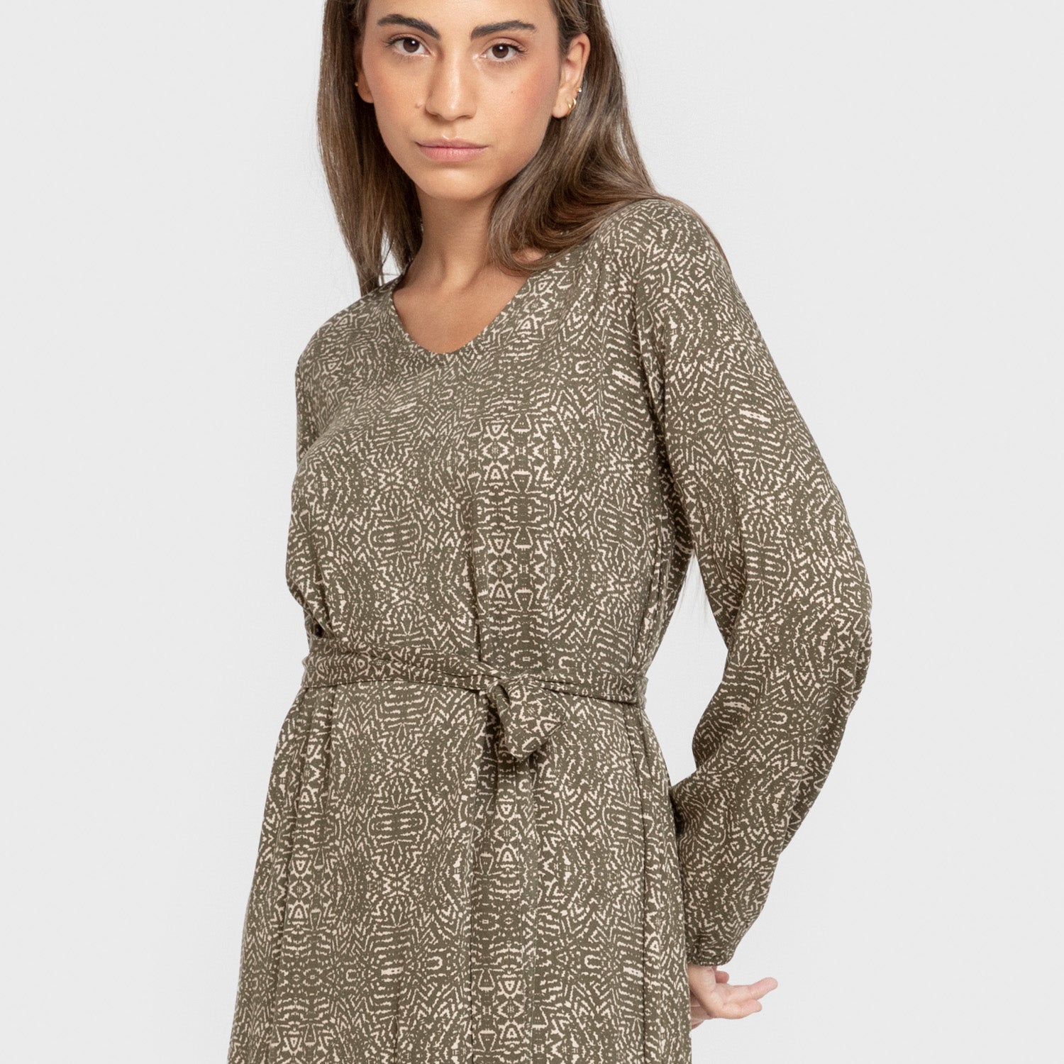 Vestido midi manga larga pico viscosa Dalias verde cacería