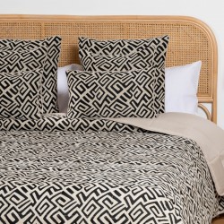 Copriletto jacquard ciniglia Arzai beige - nero 120gr Copriletto jacquard ciniglia Arzai beige - nero 120gr