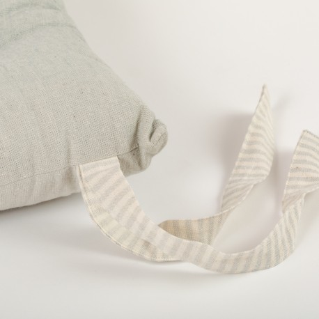 Cuscino per sedia con bottoni in cotone tinta unita