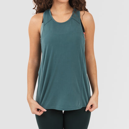 Completo sportivo da donna con leggings corti e spalline