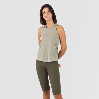 Completo sportivo da donna con leggings corti e spalline
