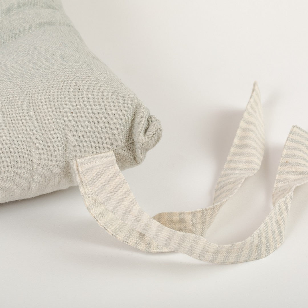 CUSCINO IN COTONE TINTA UNITA CON BOTTONI 0031