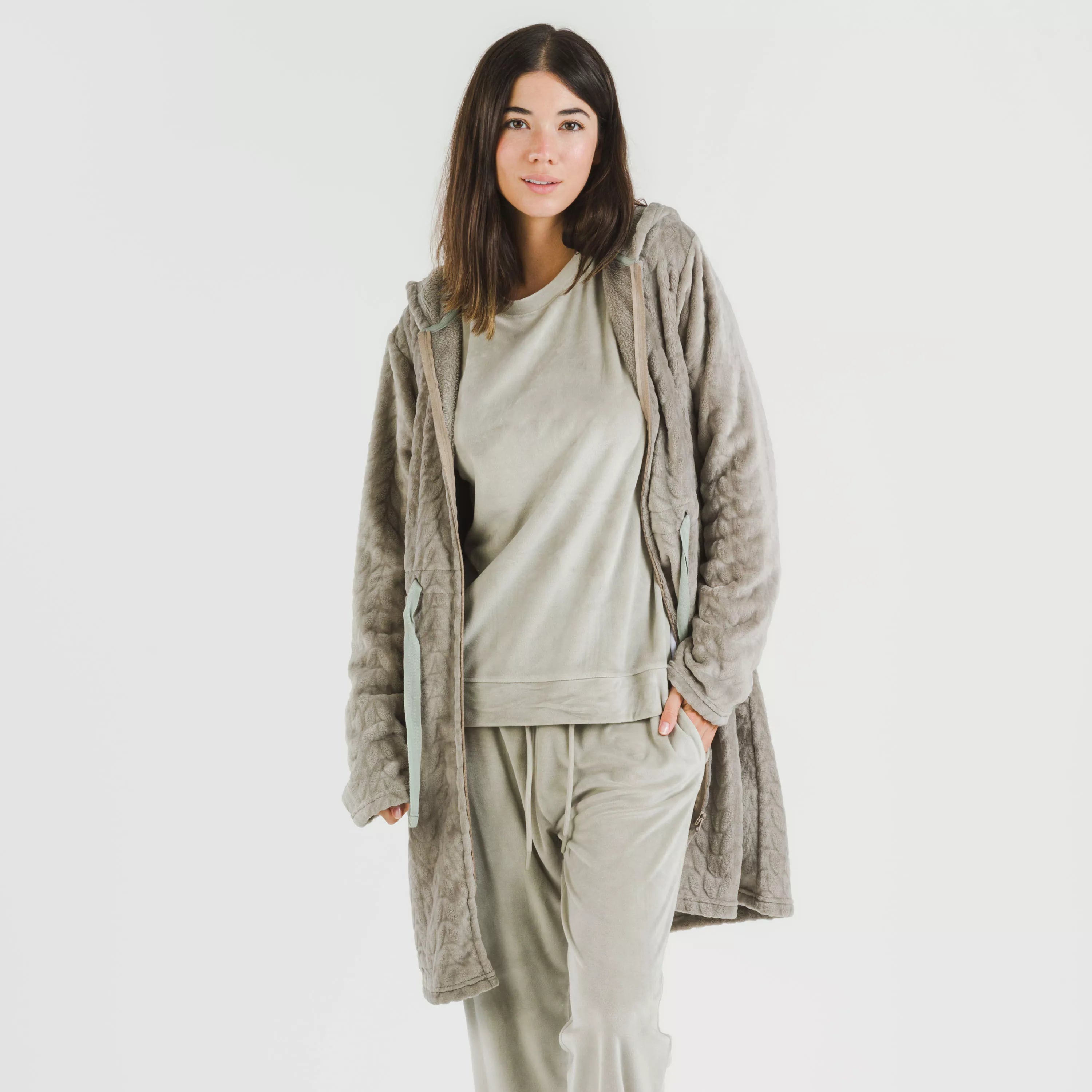 VESTAGLIA IN VELLUTO DEVORE CON CAPPELLO LISA