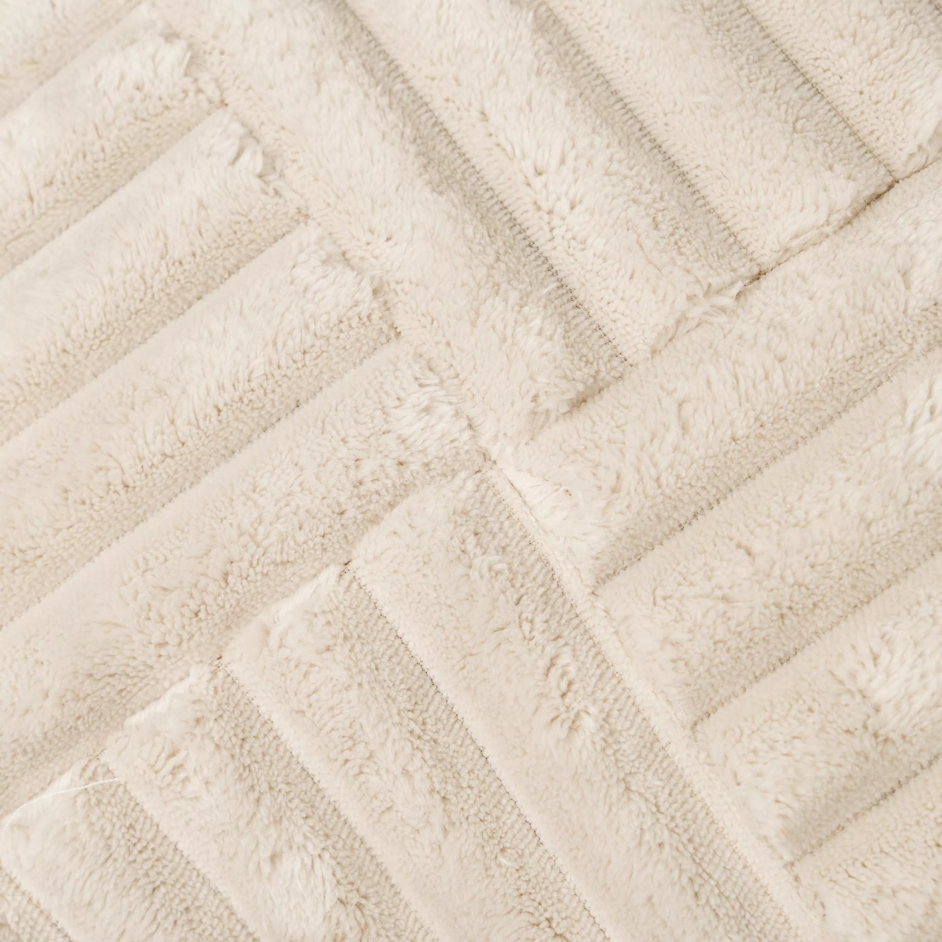 CUSCINO IN VELLUTO A COSTE CON CAPELLI INCROCIATI