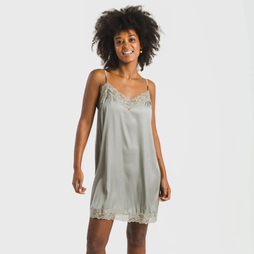 SHORT SATEN FRIDAY PLAIN NIGHTGIFT