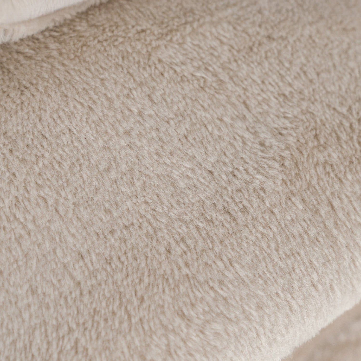 Manta terciopelo lisa beige/arena